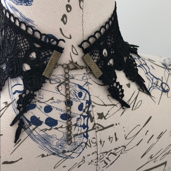 Black Lace Choker - Picture 4 of 7